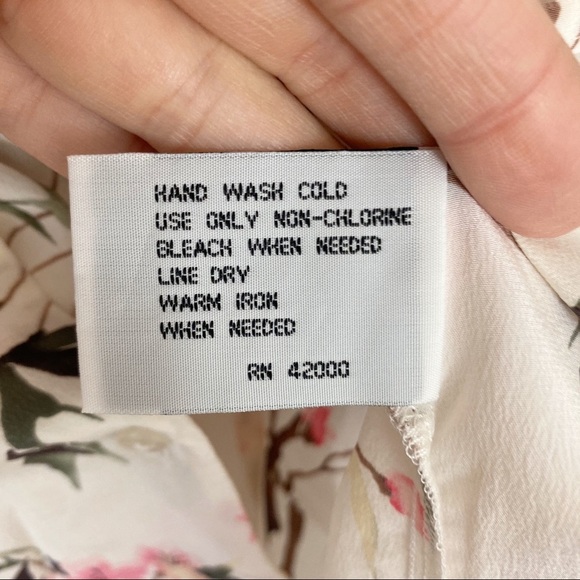 VINTAGE 100% Silk Floral Button-Front Blouse Boxy - Picture 8 of 9